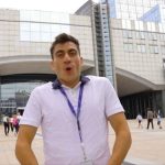 Фидиас Панайоту у здания Европарламента