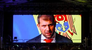 Илан Шор на экране во время выступления