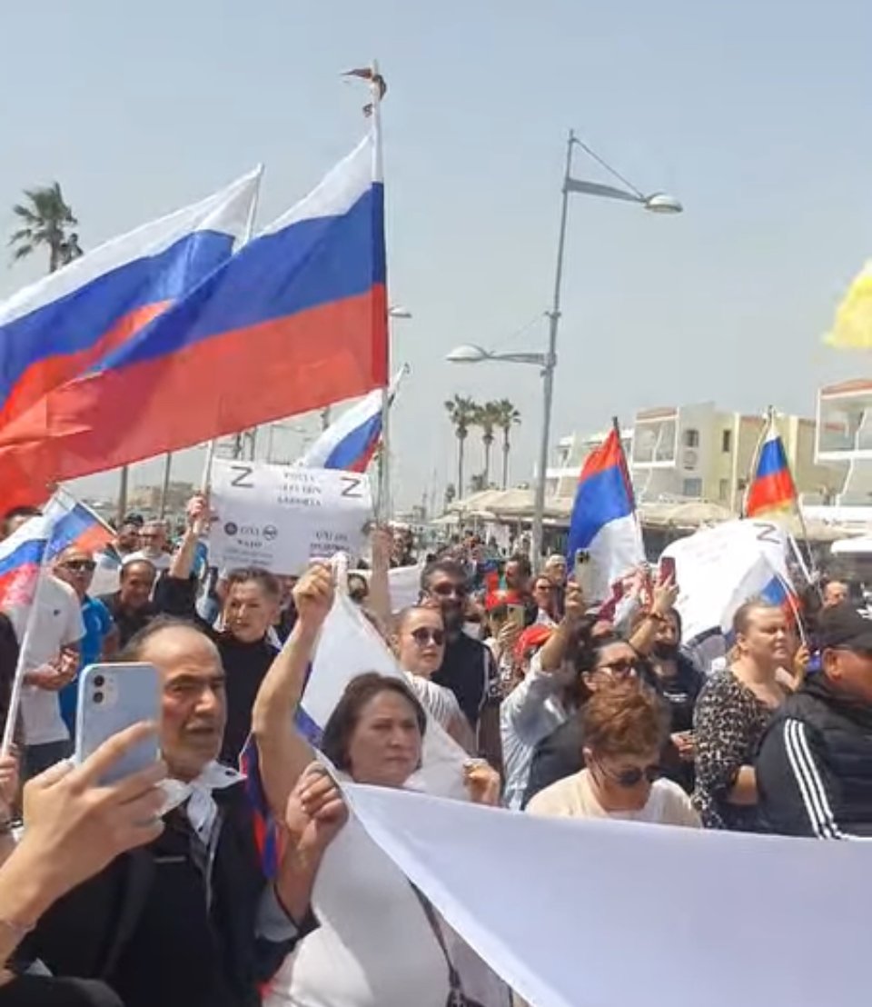Акция с российскими флагами и символикой Z на Кипре