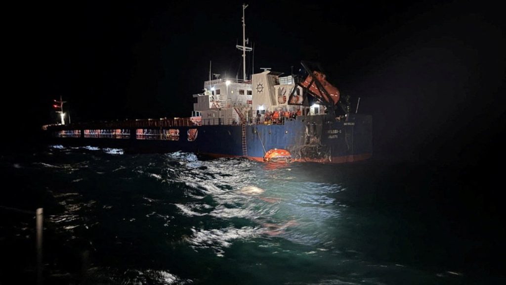 Судно, атакованное дронами в Черном море у берегов Болгарии