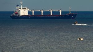 Торговое судно в Чёрном море