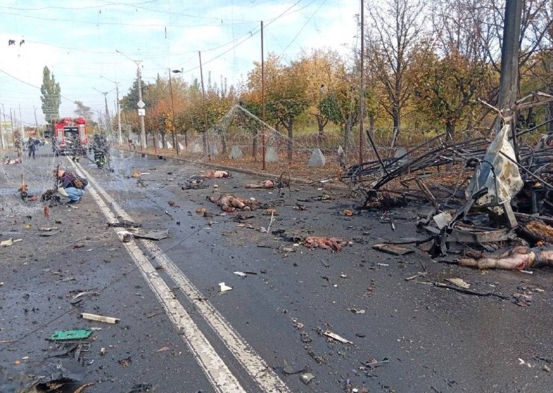 Последствия удара по автобусам в Краматорске