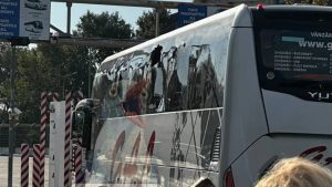 Повреждённый автобус у КПП Паланка